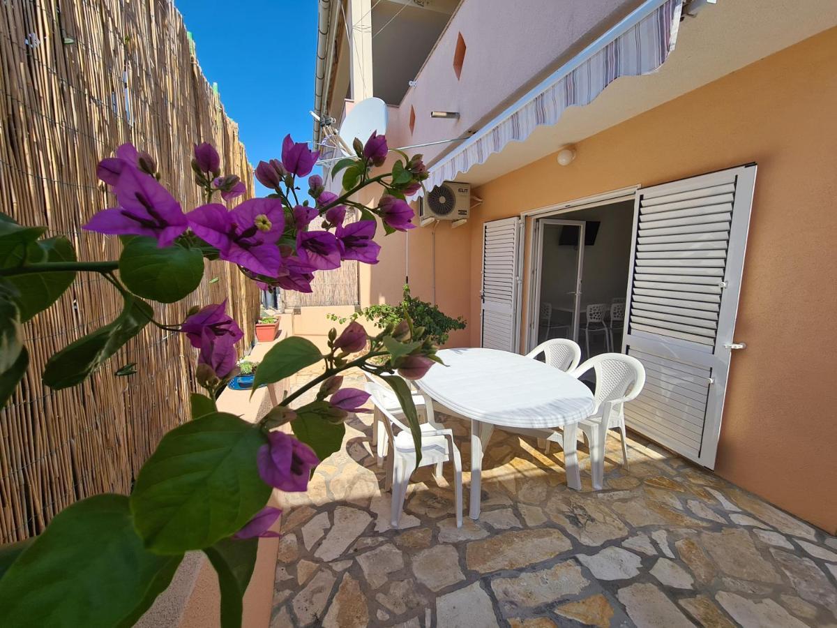 Apartments Barbati Kustići Eksteriør bilde