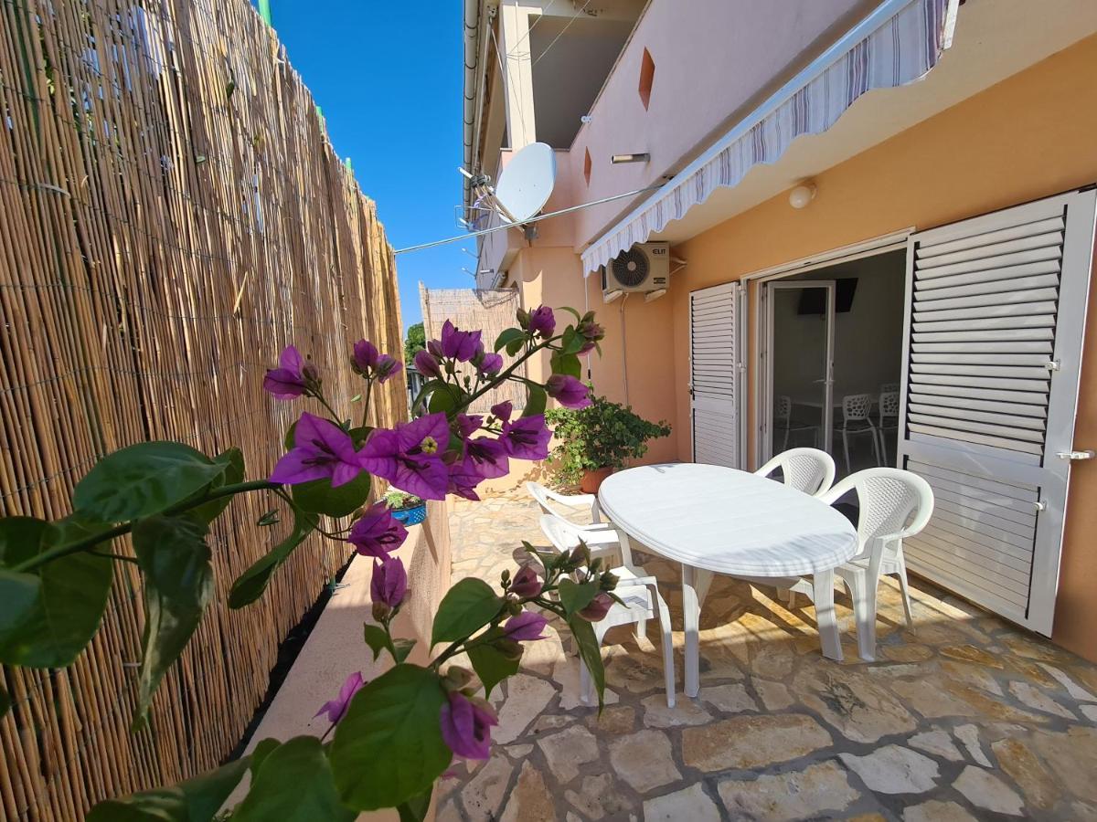 Apartments Barbati Kustići Eksteriør bilde